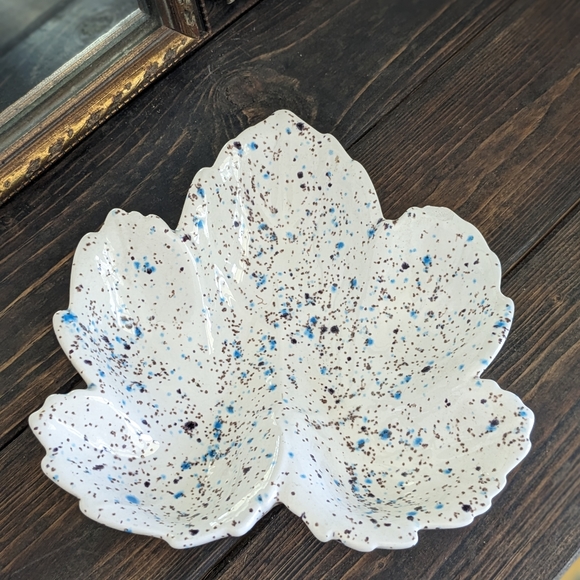 Handmade Pottery Leaf Shaped Catch All Dish - Picture 5 of 5